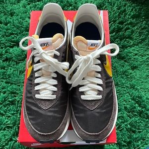 BNWT. Nike waffle trainers. Size 9